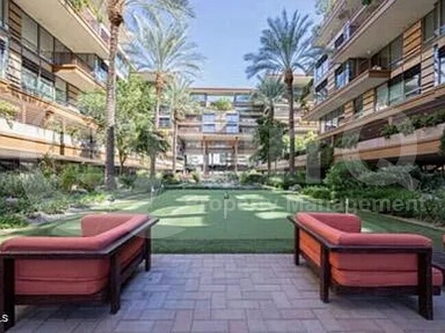 Building Photo - 7157 E Rancho Vista Dr