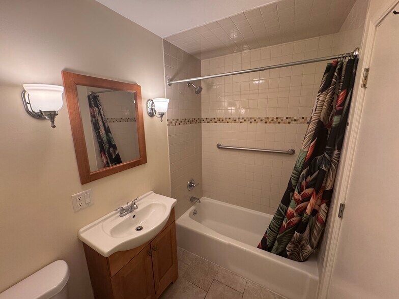 Building Photo - 5448 W Agatite Ave