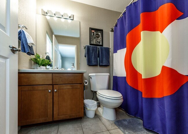 Building Photo - Fully Furnished Downtown 2 Bed, 4 Bath Executive Townhouse