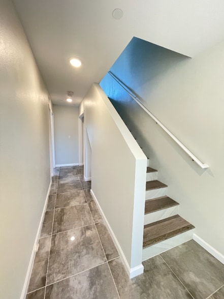 Building Photo - 900 W Graham Ave