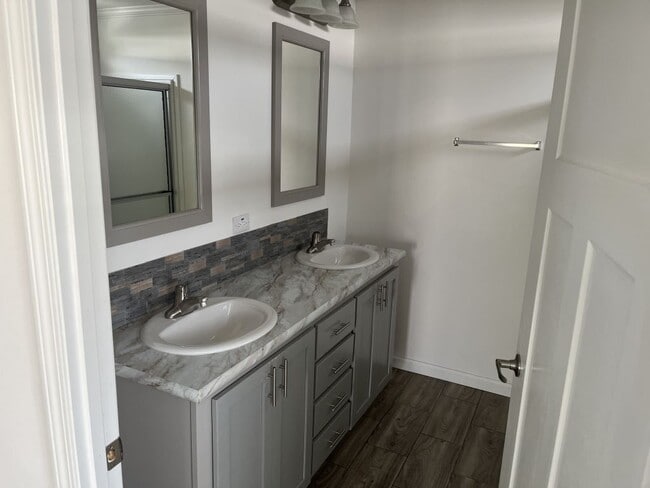 Building Photo - 300 Peck St