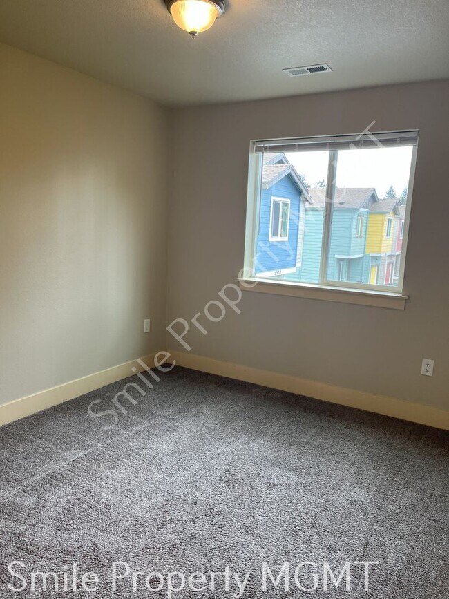 Building Photo - single house