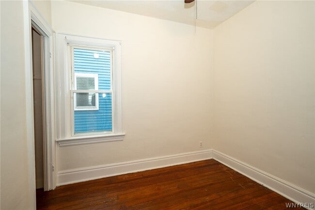 Building Photo - 11 Hoyt St