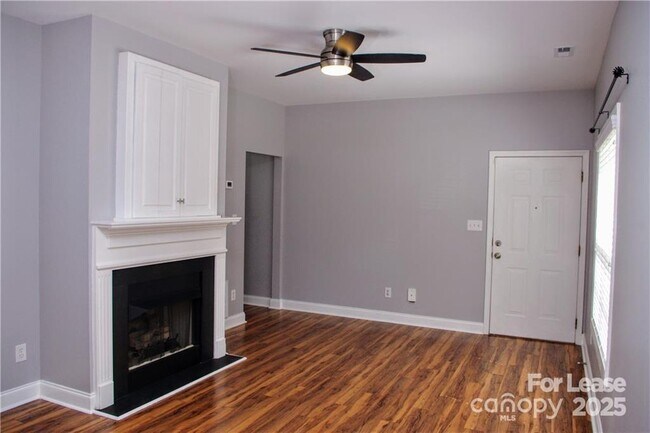 Building Photo - 917 Shearer St