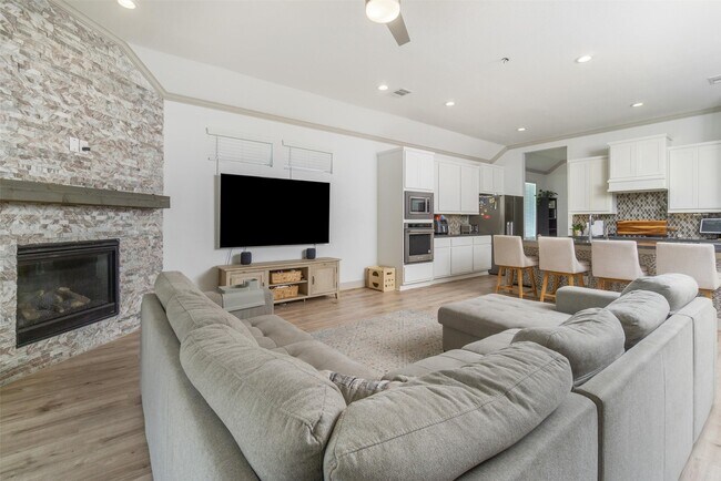 Building Photo - 2572 Ravenna Ct