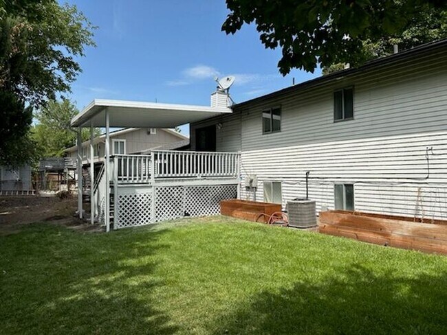 Building Photo - Remodeled 6 beds, 2 car garage!!