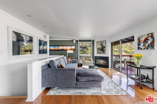 Building Photo - 2843 Lambert Dr