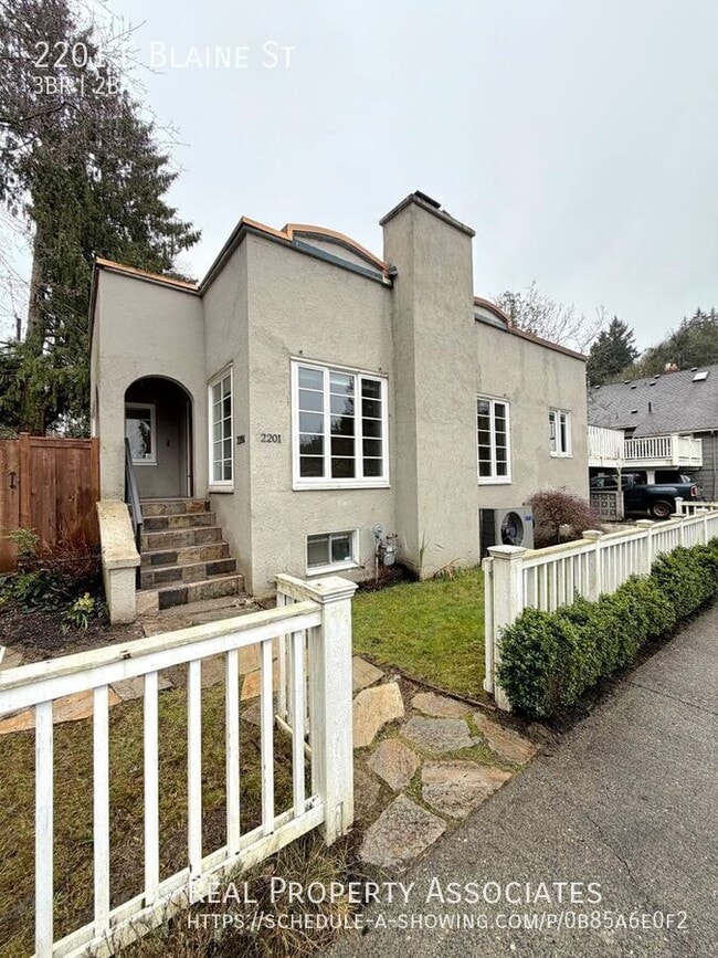 Building Photo - 2201 E Blaine St