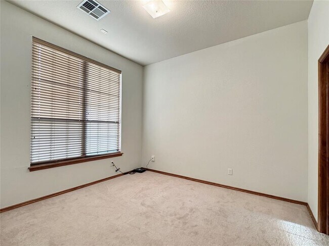 Building Photo - 14021 Harvest Cir