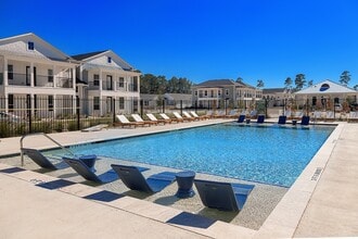 Building Photo - Cottage Living