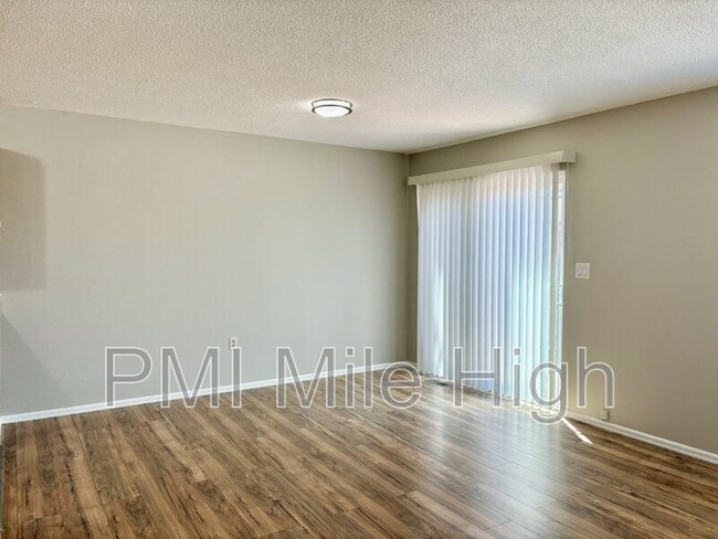 Building Photo - 470 Lone Pine St