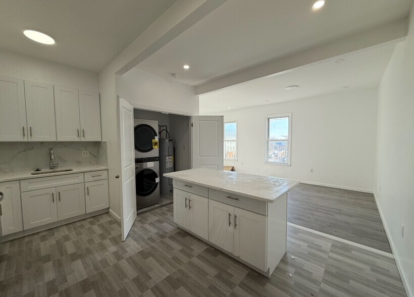 Building Photo - 17 Kearny Ave