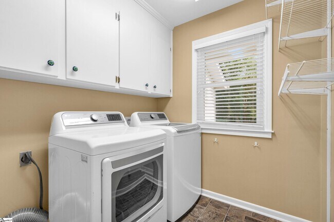 Building Photo - 125 River Way Dr