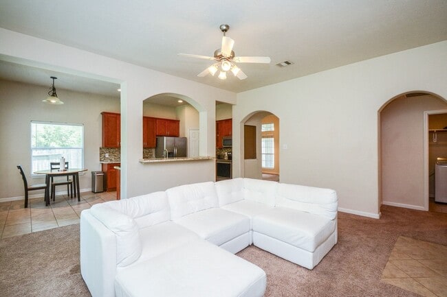 Building Photo - 3848 Armand Dr