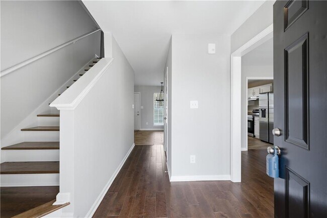 Building Photo - 1098 Village Creek
