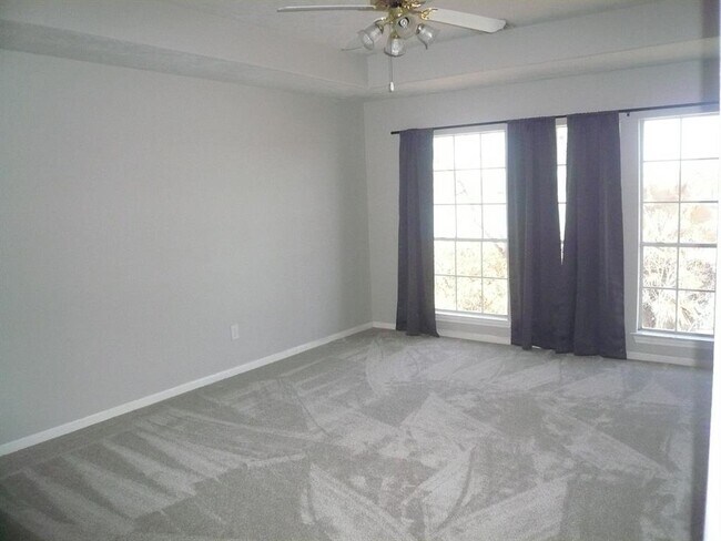 Building Photo - 1731 Northshore Dr