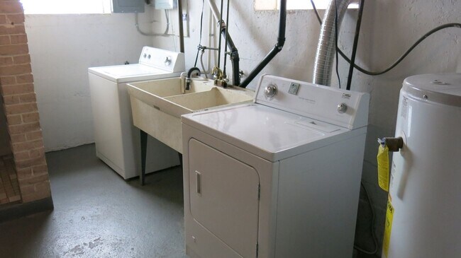 Building Photo - Available  March 1, 2026  Flexible lease end date!