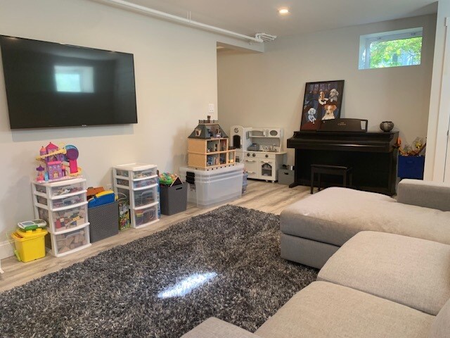 playroom - 38 Tennyson Rd