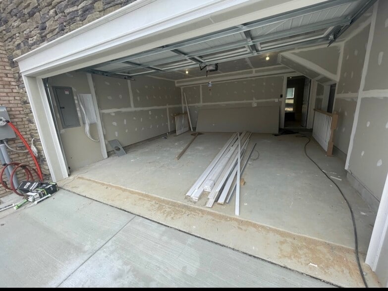 Building Photo - 2143 Otter Creek Cir
