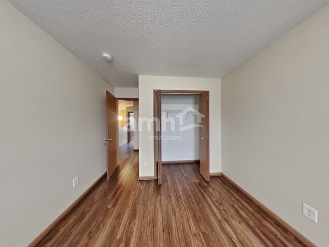 Building Photo - 10525 Kensil St