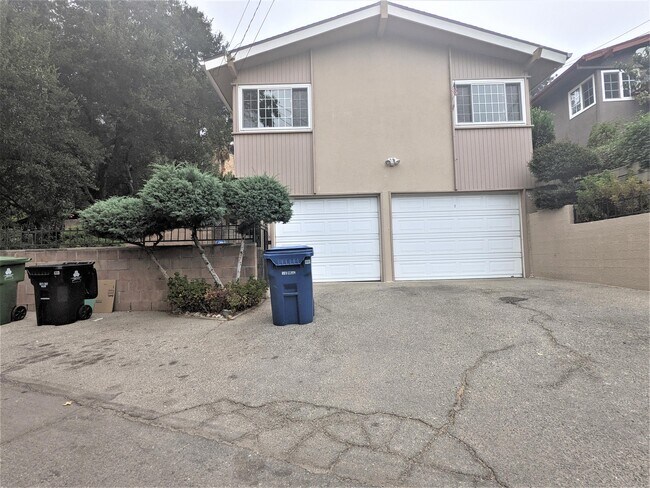 Building Photo - 1001 N Ave 67