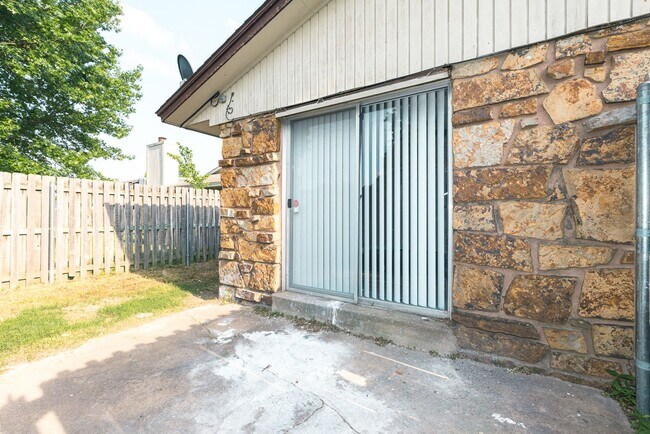 Building Photo - East 33rd Ct Duplex