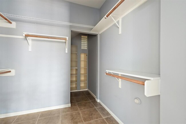 Building Photo - 908 Golden Palomino Ct
