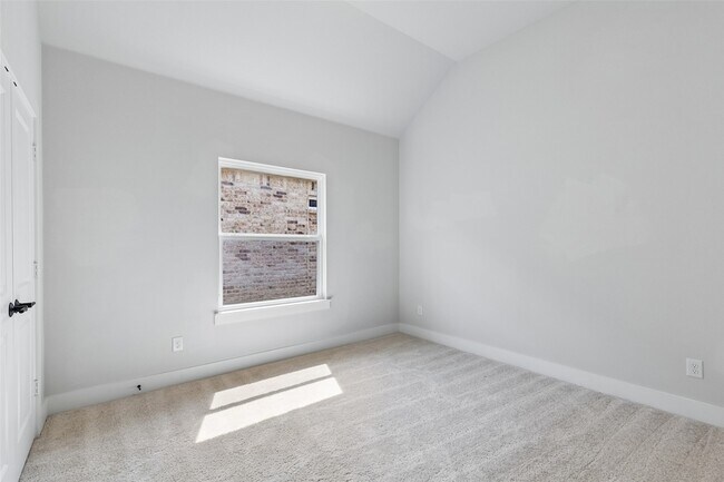 Building Photo - 6145 Tahoe Winds Dr