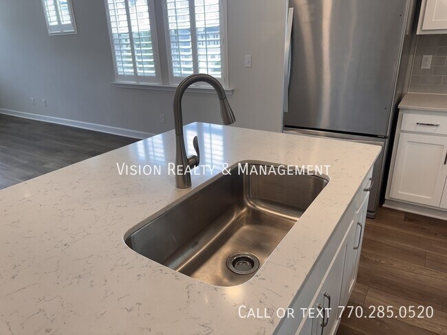 Building Photo - 141 Winding River Dr