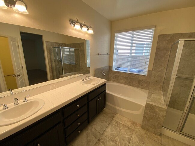 Building Photo - Tulare home coming soon!