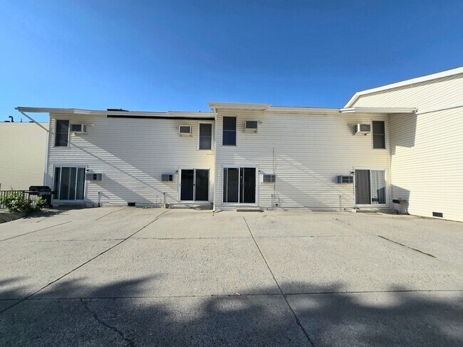 Building Photo - 251-259 Westchester Sq S