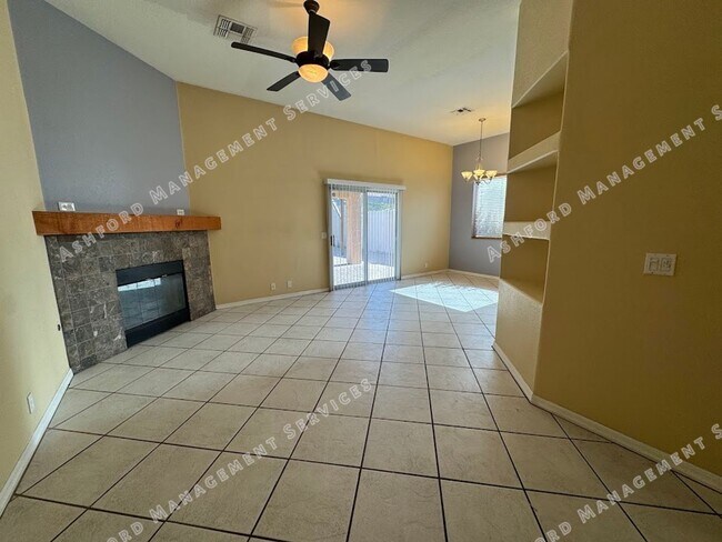 Building Photo - HALF OFF FIRST MONTH'S RENT! 4 BEDROOM 2.5 BATHROOM HOME