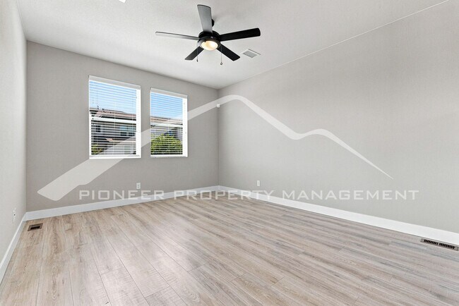 Building Photo - 16137 E Elk Pl