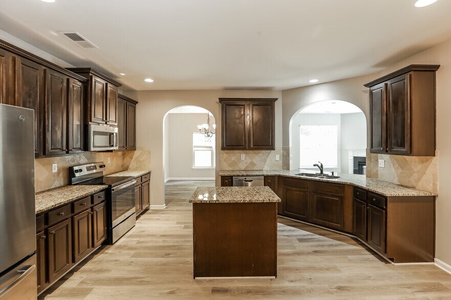 Building Photo - 4274 Sir Dixon Dr