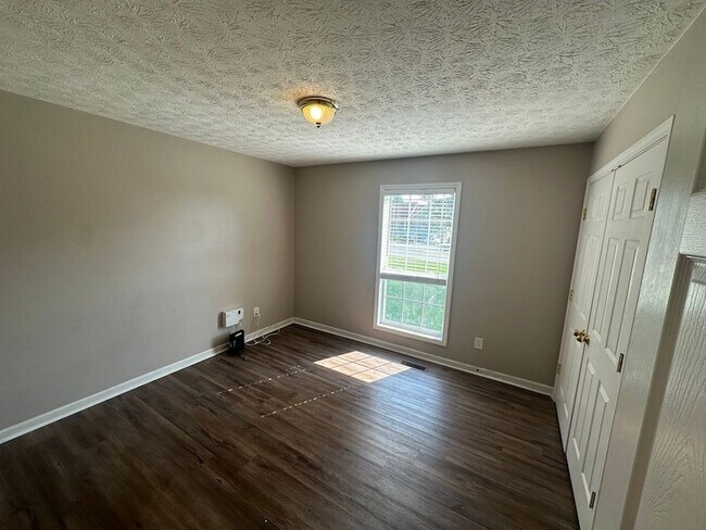 Building Photo - 3222 Briarhill Ct