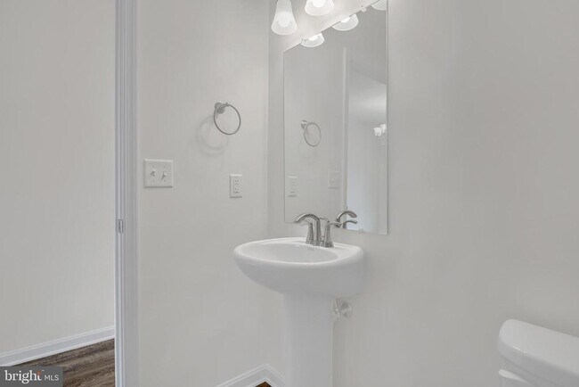 Building Photo - 414 Valor Way