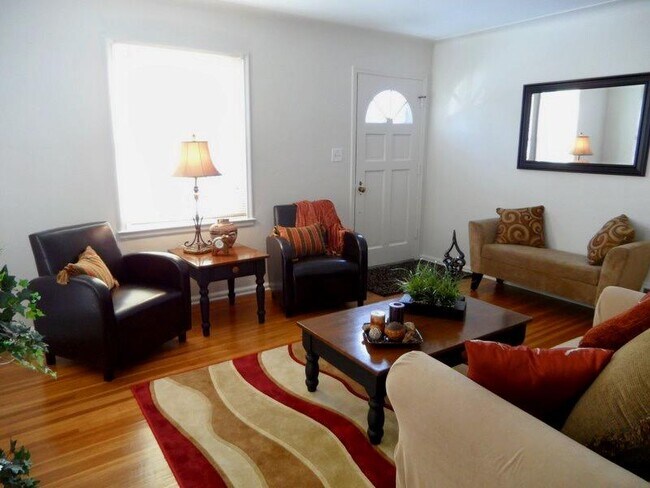 Building Photo - 3713 Roanoke Rd