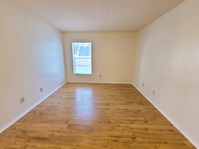 Building Photo - 4034 Dream Oak Pl