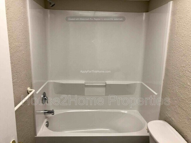 Building Photo - 1158 Brook Dr W