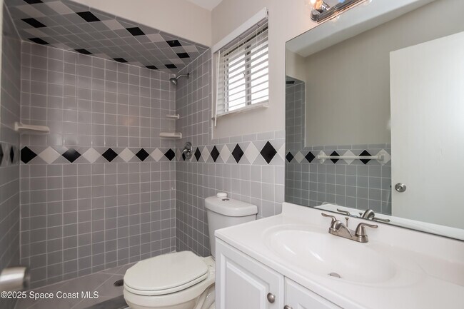 Building Photo - 1130 Emerald Rd SE