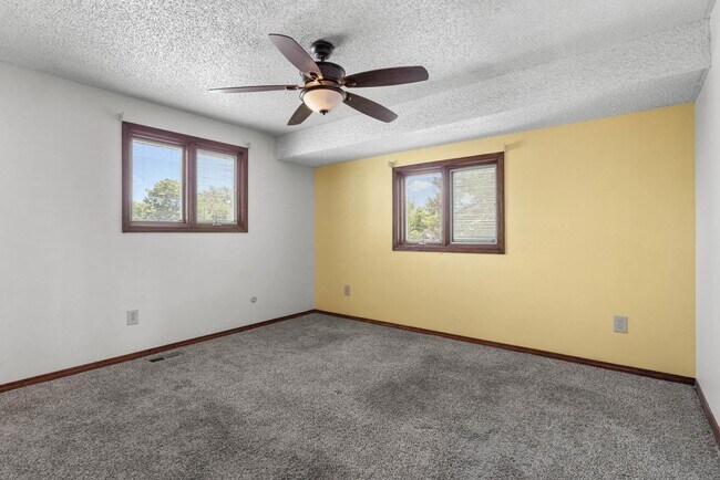 Building Photo - Available NOW! 3 Bedroom 1 Bath Beautiful Home in Arvada!
