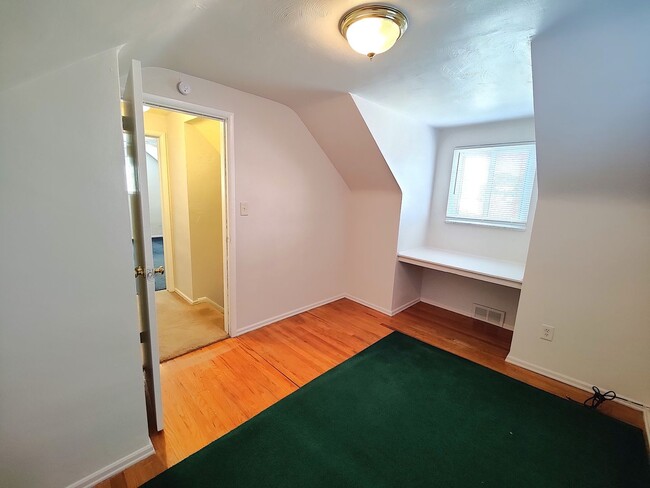Building Photo - *Recently Updated 3BD/2.5BA Available for ...
