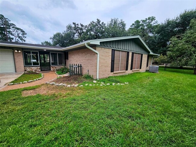 Primary Photo - 2015 Silver Leaf Dr