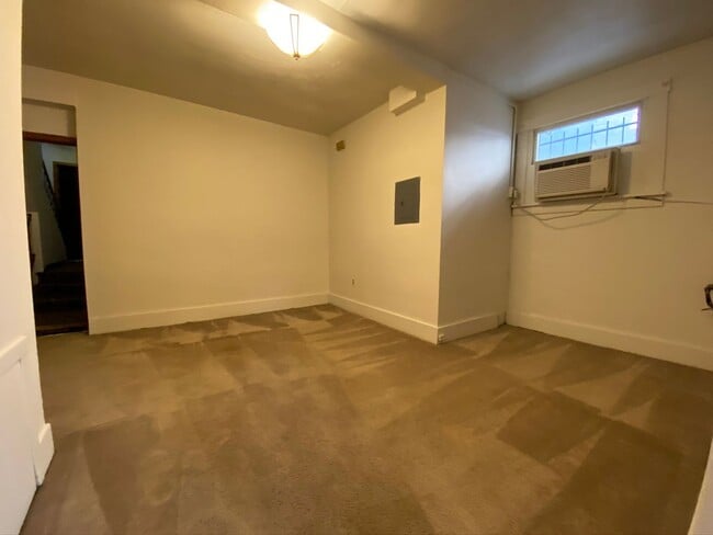 Building Photo - Great One Bedroom on Fifth Ave in Oakland!...