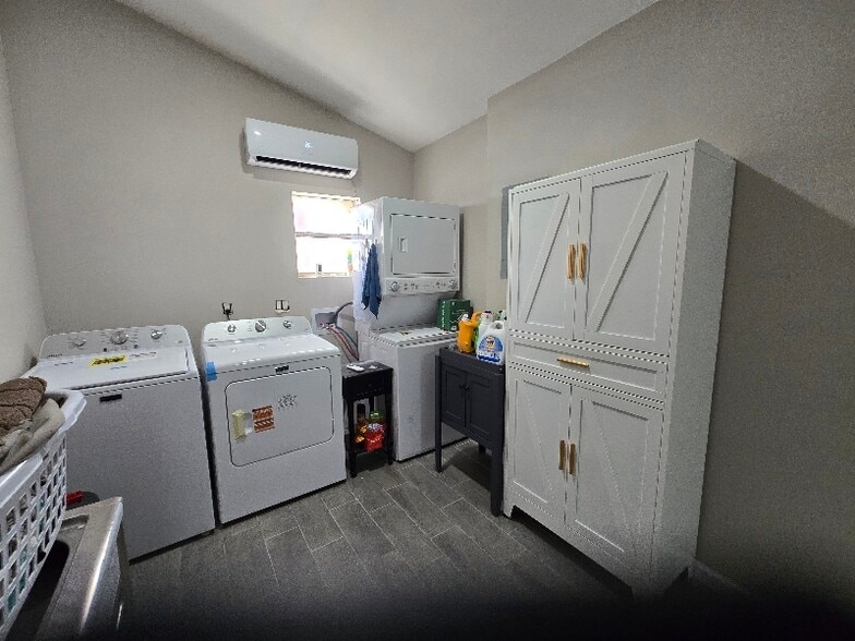 Building Photo - 5316 N Knox Ave