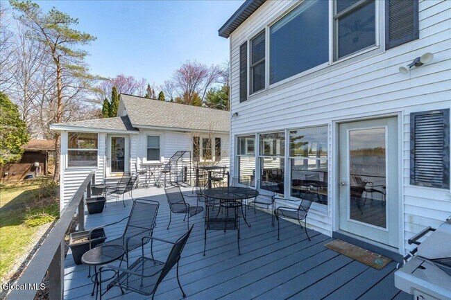 Building Photo - 15 Chase Ln