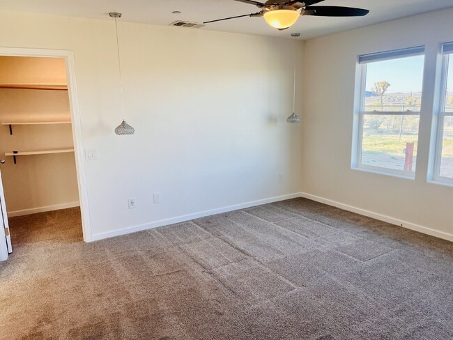 Building Photo - Gorgeous 3 bd, 2.5 ba on 1 acre