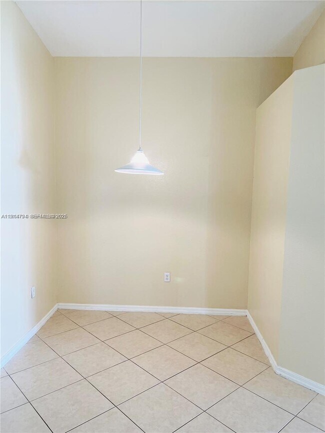 Building Photo - 4537 SW 134th Ave