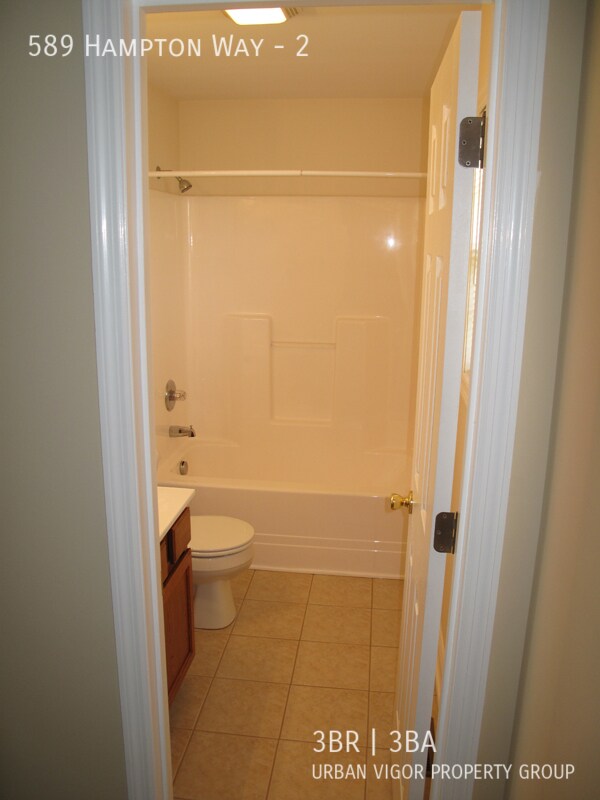 Building Photo - 589 Hampton Way