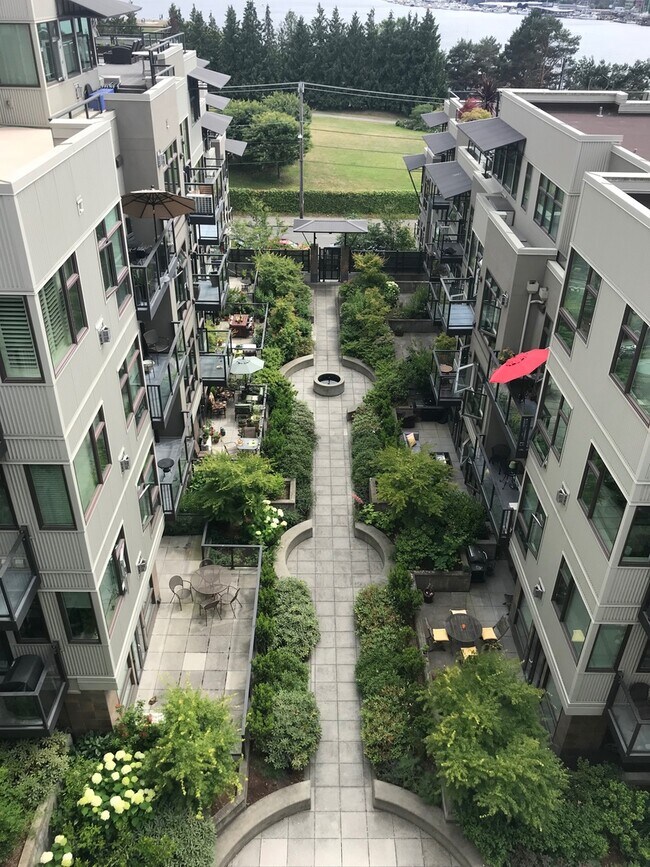 Building Photo - Stylish NW Contemporary 2 Bed, 2 Bath Cond...